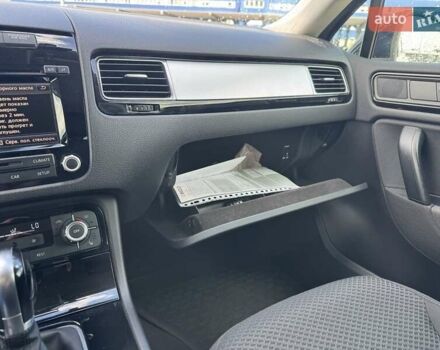 Чорний Фольксваген Туарег, об'ємом двигуна 3 л та пробігом 195 тис. км за 20950 $, фото 12 на Automoto.ua