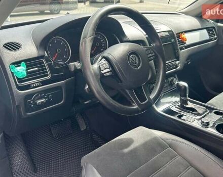 Черный Фольксваген Туарег, объемом двигателя 2.97 л и пробегом 292 тыс. км за 22900 $, фото 7 на Automoto.ua