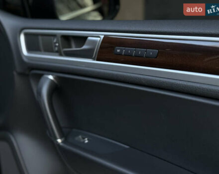 Чорний Фольксваген Туарег, об'ємом двигуна 2.97 л та пробігом 225 тис. км за 27500 $, фото 43 на Automoto.ua