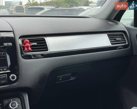 Черный Фольксваген Туарег, объемом двигателя 2.97 л и пробегом 249 тыс. км за 22500 $, фото 22 на Automoto.ua