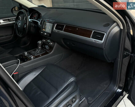 Чорний Фольксваген Туарег, об'ємом двигуна 2.97 л та пробігом 225 тис. км за 27500 $, фото 44 на Automoto.ua