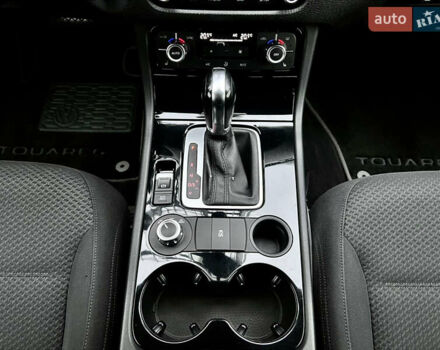 Черный Фольксваген Туарег, объемом двигателя 3 л и пробегом 245 тыс. км за 19500 $, фото 32 на Automoto.ua