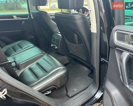 Черный Фольксваген Туарег, объемом двигателя 2.97 л и пробегом 242 тыс. км за 25900 $, фото 12 на Automoto.ua