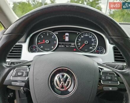 Черный Фольксваген Туарег, объемом двигателя 3 л и пробегом 236 тыс. км за 21600 $, фото 22 на Automoto.ua