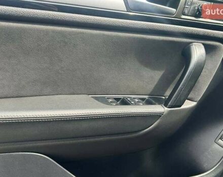 Черный Фольксваген Туарег, объемом двигателя 2.97 л и пробегом 292 тыс. км за 22900 $, фото 6 на Automoto.ua