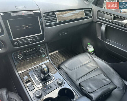 Черный Фольксваген Туарег, объемом двигателя 2.97 л и пробегом 189 тыс. км за 28000 $, фото 7 на Automoto.ua