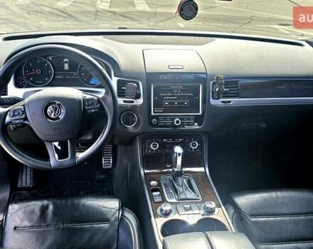 Черный Фольксваген Туарег, объемом двигателя 4.13 л и пробегом 335 тыс. км за 21500 $, фото 13 на Automoto.ua