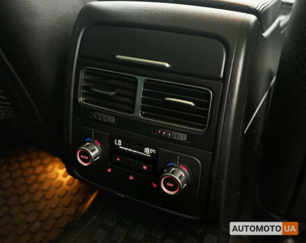 Чорний Фольксваген Туарег, об'ємом двигуна 3 л та пробігом 272 тис. км за 22990 $, фото 28 на Automoto.ua