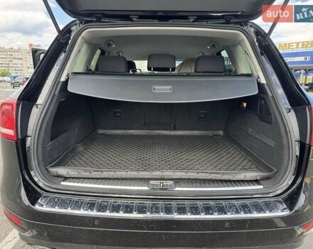 Чорний Фольксваген Туарег, об'ємом двигуна 3 л та пробігом 195 тис. км за 20950 $, фото 6 на Automoto.ua