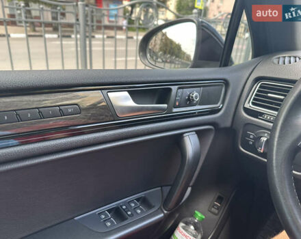 Черный Фольксваген Туарег, объемом двигателя 2.97 л и пробегом 189 тыс. км за 28000 $, фото 9 на Automoto.ua