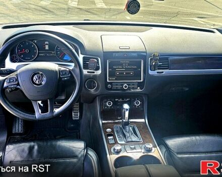Черный Фольксваген Туарег, объемом двигателя 4.2 л и пробегом 330 тыс. км за 19999 $, фото 4 на Automoto.ua