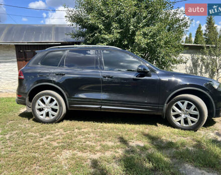 Черный Фольксваген Туарег, объемом двигателя 2.97 л и пробегом 183 тыс. км за 26500 $, фото 2 на Automoto.ua