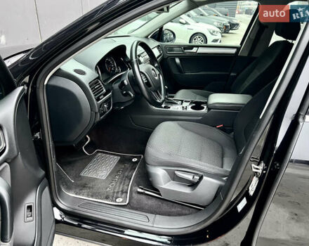 Черный Фольксваген Туарег, объемом двигателя 3 л и пробегом 245 тыс. км за 19500 $, фото 11 на Automoto.ua