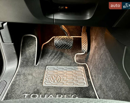 Черный Фольксваген Туарег, объемом двигателя 3 л и пробегом 245 тыс. км за 19500 $, фото 17 на Automoto.ua