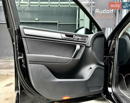 Черный Фольксваген Туарег, объемом двигателя 3 л и пробегом 245 тыс. км за 19500 $, фото 12 на Automoto.ua