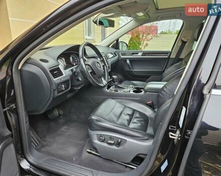 Черный Фольксваген Туарег, объемом двигателя 2.97 л и пробегом 162 тыс. км за 23500 $, фото 32 на Automoto.ua