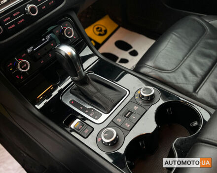 Чорний Фольксваген Туарег, об'ємом двигуна 3 л та пробігом 272 тис. км за 22990 $, фото 21 на Automoto.ua