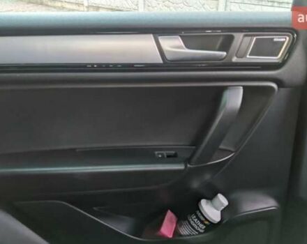 Чорний Фольксваген Туарег, об'ємом двигуна 3 л та пробігом 214 тис. км за 28000 $, фото 3 на Automoto.ua