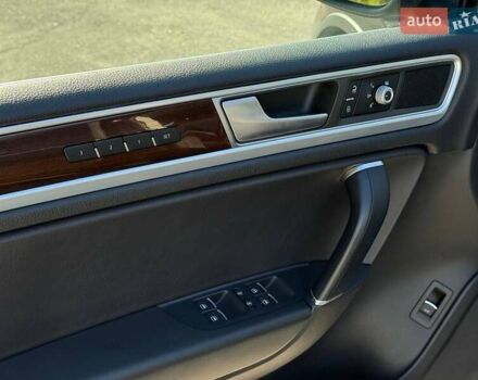 Черный Фольксваген Туарег, объемом двигателя 2.97 л и пробегом 199 тыс. км за 22000 $, фото 19 на Automoto.ua