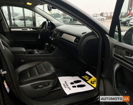 Чорний Фольксваген Туарег, об'ємом двигуна 3 л та пробігом 272 тис. км за 22990 $, фото 26 на Automoto.ua