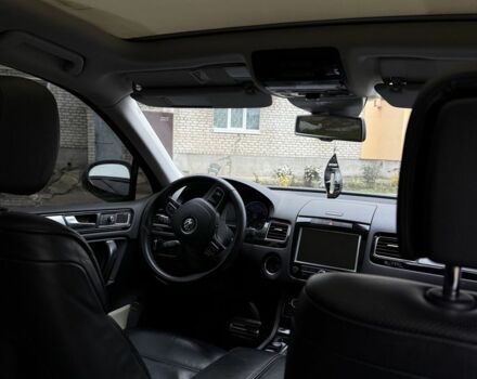 Черный Фольксваген Туарег, объемом двигателя 3 л и пробегом 250 тыс. км за 25000 $, фото 4 на Automoto.ua