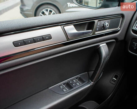Черный Фольксваген Туарег, объемом двигателя 3 л и пробегом 236 тыс. км за 24999 $, фото 12 на Automoto.ua