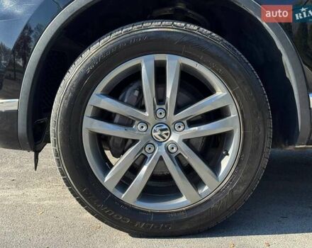 Черный Фольксваген Туарег, объемом двигателя 2.97 л и пробегом 199 тыс. км за 22000 $, фото 16 на Automoto.ua