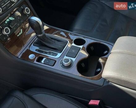 Черный Фольксваген Туарег, объемом двигателя 2.97 л и пробегом 199 тыс. км за 22000 $, фото 22 на Automoto.ua