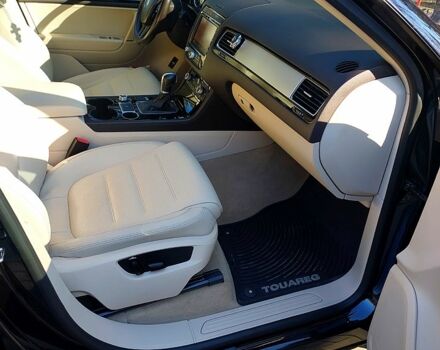 Чорний Фольксваген Туарег, об'ємом двигуна 3 л та пробігом 172 тис. км за 30999 $, фото 6 на Automoto.ua