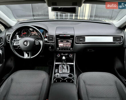 Черный Фольксваген Туарег, объемом двигателя 3 л и пробегом 245 тыс. км за 19500 $, фото 22 на Automoto.ua