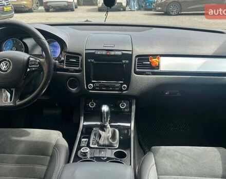 Черный Фольксваген Туарег, объемом двигателя 2.97 л и пробегом 292 тыс. км за 22900 $, фото 11 на Automoto.ua