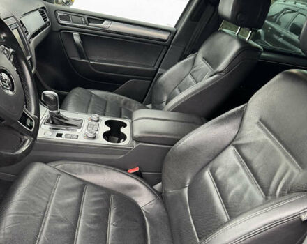 Черный Фольксваген Туарег, объемом двигателя 2.97 л и пробегом 275 тыс. км за 26000 $, фото 16 на Automoto.ua