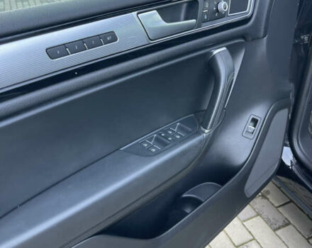 Черный Фольксваген Туарег, объемом двигателя 3 л и пробегом 266 тыс. км за 27990 $, фото 27 на Automoto.ua