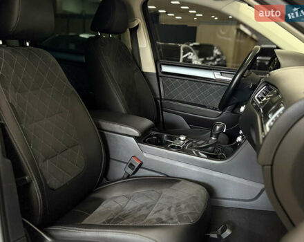 Черный Фольксваген Туарег, объемом двигателя 3 л и пробегом 258 тыс. км за 24799 $, фото 12 на Automoto.ua