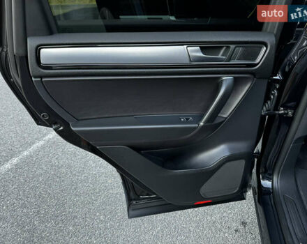 Черный Фольксваген Туарег, объемом двигателя 2.97 л и пробегом 202 тыс. км за 30000 $, фото 36 на Automoto.ua