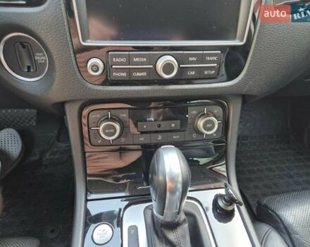 Черный Фольксваген Туарег, объемом двигателя 3 л и пробегом 263 тыс. км за 29000 $, фото 12 на Automoto.ua