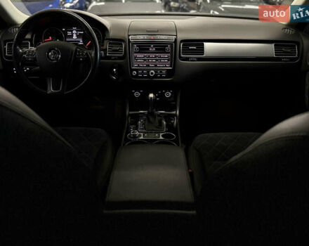 Черный Фольксваген Туарег, объемом двигателя 3 л и пробегом 258 тыс. км за 24799 $, фото 13 на Automoto.ua