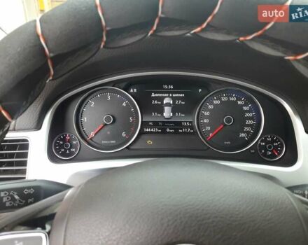 Черный Фольксваген Туарег, объемом двигателя 2.97 л и пробегом 145 тыс. км за 25300 $, фото 2 на Automoto.ua