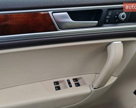 Чорний Фольксваген Туарег, об'ємом двигуна 3 л та пробігом 185 тис. км за 32999 $, фото 2 на Automoto.ua