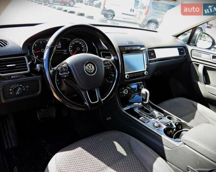 Чорний Фольксваген Туарег, об'ємом двигуна 2.97 л та пробігом 239 тис. км за 20800 $, фото 5 на Automoto.ua