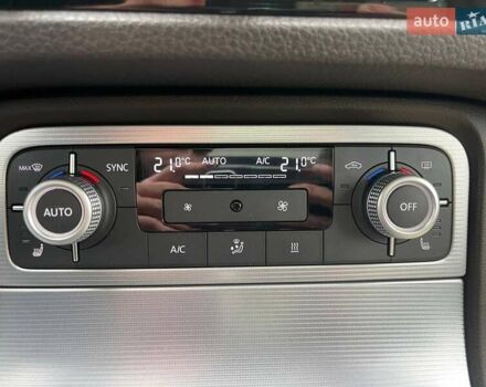 Черный Фольксваген Туарег, объемом двигателя 2.97 л и пробегом 159 тыс. км за 35490 $, фото 21 на Automoto.ua