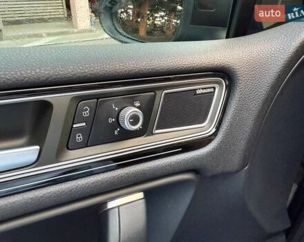 Черный Фольксваген Туарег, объемом двигателя 4.13 л и пробегом 195 тыс. км за 31990 $, фото 15 на Automoto.ua