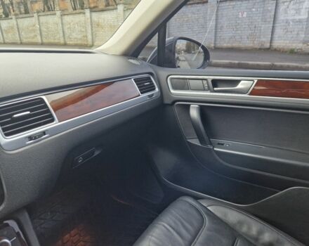 Чорний Фольксваген Туарег, об'ємом двигуна 3 л та пробігом 242 тис. км за 23000 $, фото 20 на Automoto.ua