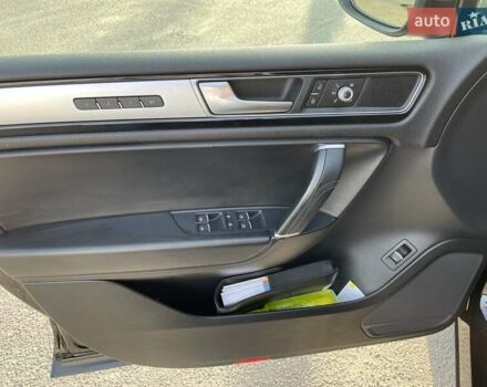 Фольксваген Туарег 2015 в Виннице на Automoto.ua Черный Фольксваген Туарег, объемом двигателя 2.97 л и пробегом 172 тыс. км за 25000 $, фото 29 на Automoto.ua