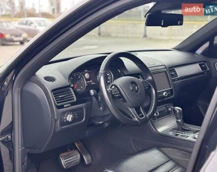 Чорний Фольксваген Туарег, об'ємом двигуна 3 л та пробігом 246 тис. км за 27700 $, фото 16 на Automoto.ua