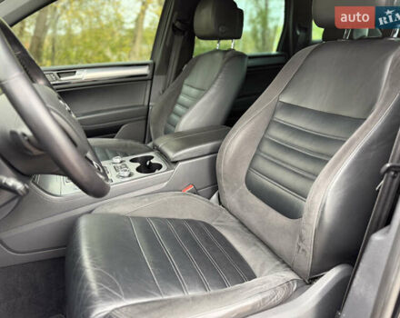 Черный Фольксваген Туарег, объемом двигателя 3 л и пробегом 237 тыс. км за 24900 $, фото 22 на Automoto.ua