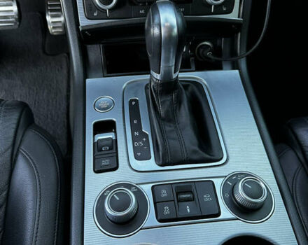 Черный Фольксваген Туарег, объемом двигателя 2.97 л и пробегом 202 тыс. км за 30000 $, фото 31 на Automoto.ua