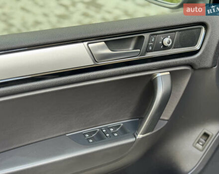 Чорний Фольксваген Туарег, об'ємом двигуна 2.97 л та пробігом 194 тис. км за 22499 $, фото 35 на Automoto.ua