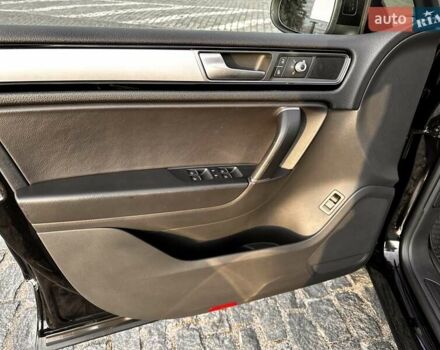 Черный Фольксваген Туарег, объемом двигателя 3.6 л и пробегом 150 тыс. км за 18000 $, фото 14 на Automoto.ua