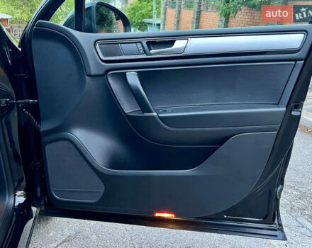 Черный Фольксваген Туарег, объемом двигателя 2.97 л и пробегом 267 тыс. км за 19900 $, фото 35 на Automoto.ua